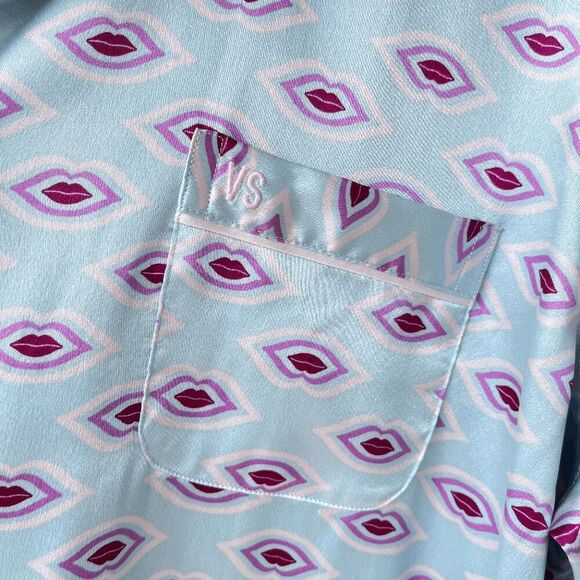 Victoria’s Secret Mod Lip Print Satin Pajama Top XL Light Blue Pink Lips - Picture 8 of 8